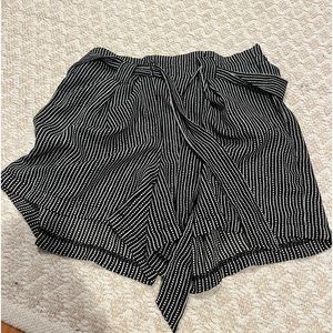 Black and white flowy shorts